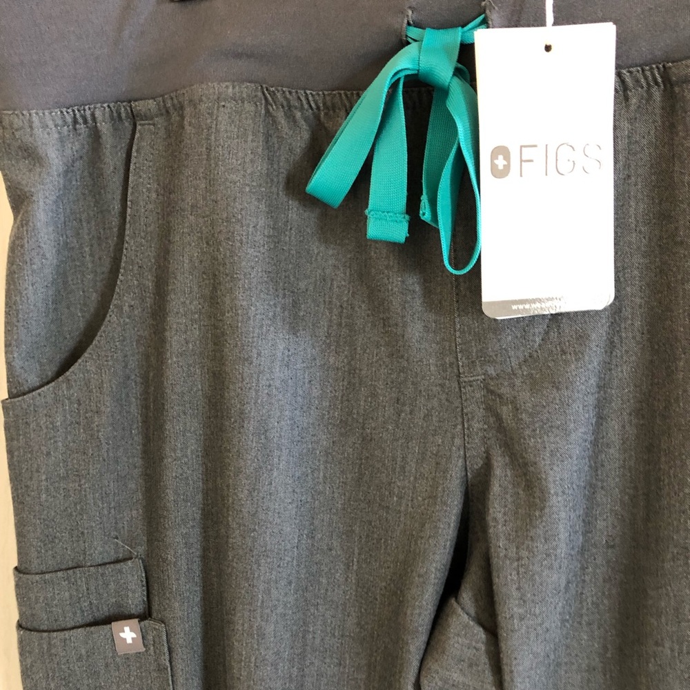 Figs Cade Cargo scrub pant xs tall